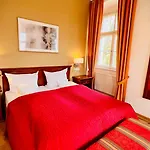 Hotel Schloss Burgellern - Genuss Und Geschichte Seit 1726 4*