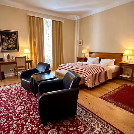 Hotel Schloss Burgellern - Genuss Und Geschichte Seit 1726 4*