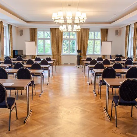 Schloss Burgellern - Genuss Und Geschichte Seit 1726 Hotel