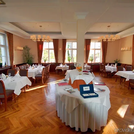 Hotel Schloss Burgellern - Genuss Und Geschichte Seit 1726 4*