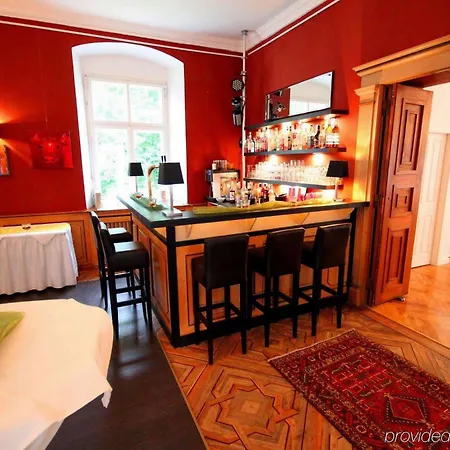 Schloss Burgellern - Genuss Und Geschichte Seit 1726 Hotel