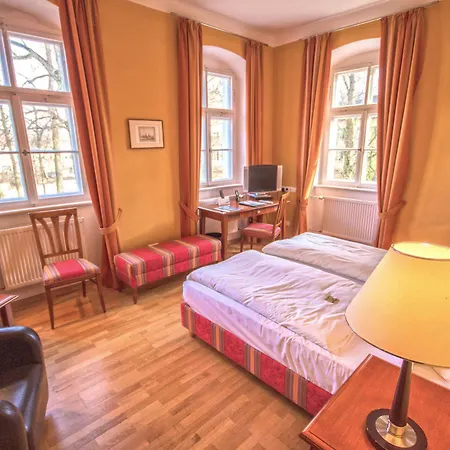 Schloss Burgellern - Genuss Und Geschichte Seit 1726 4*